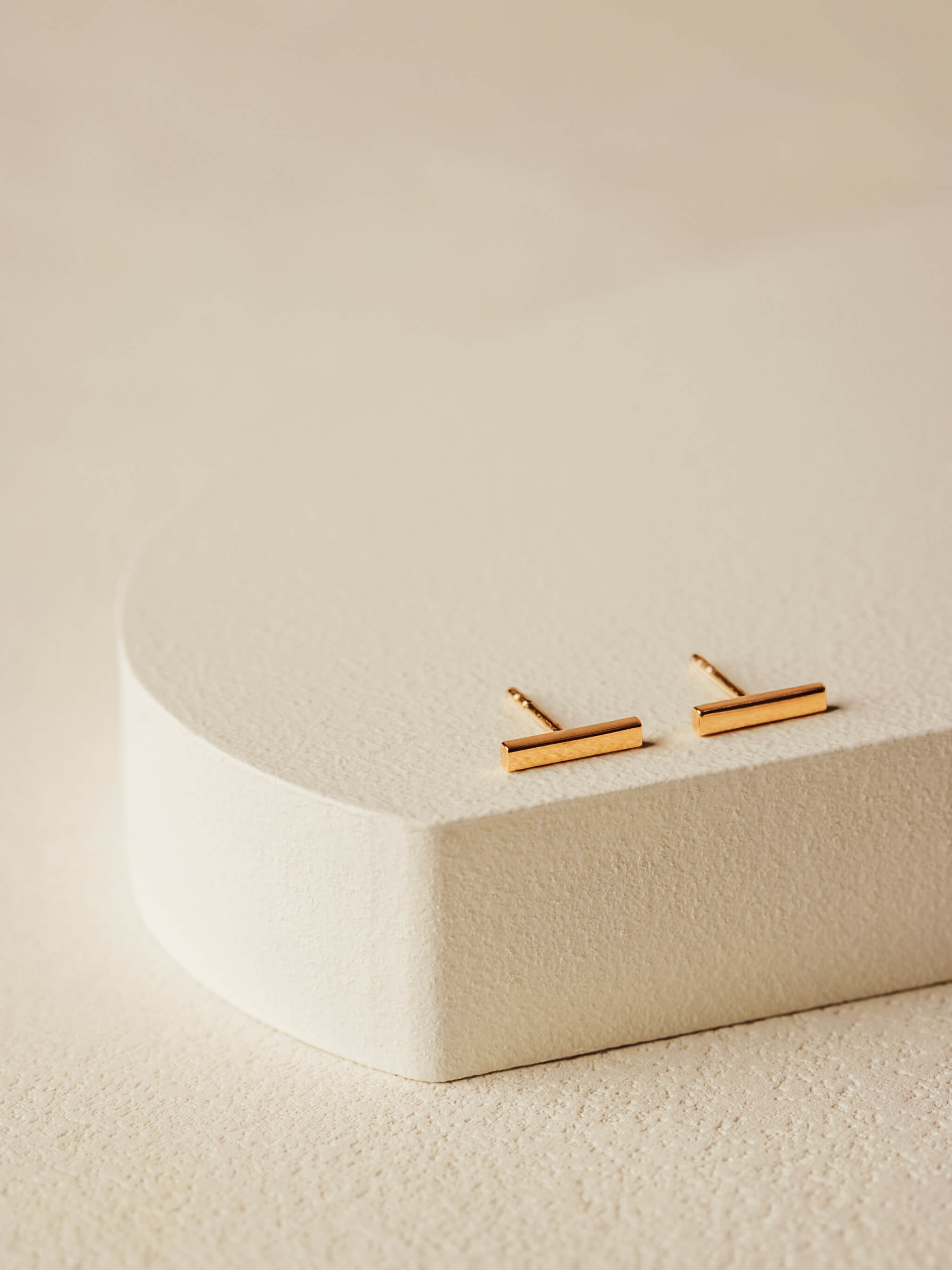 Classic Bar Stud Earrings in gold vermeil