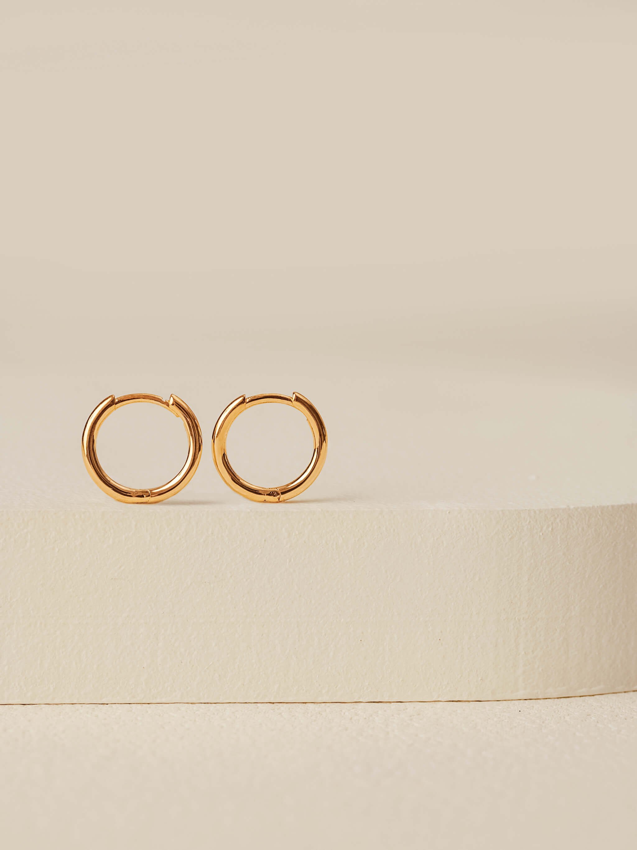 Classic Huggie Earrings in gold vermeil