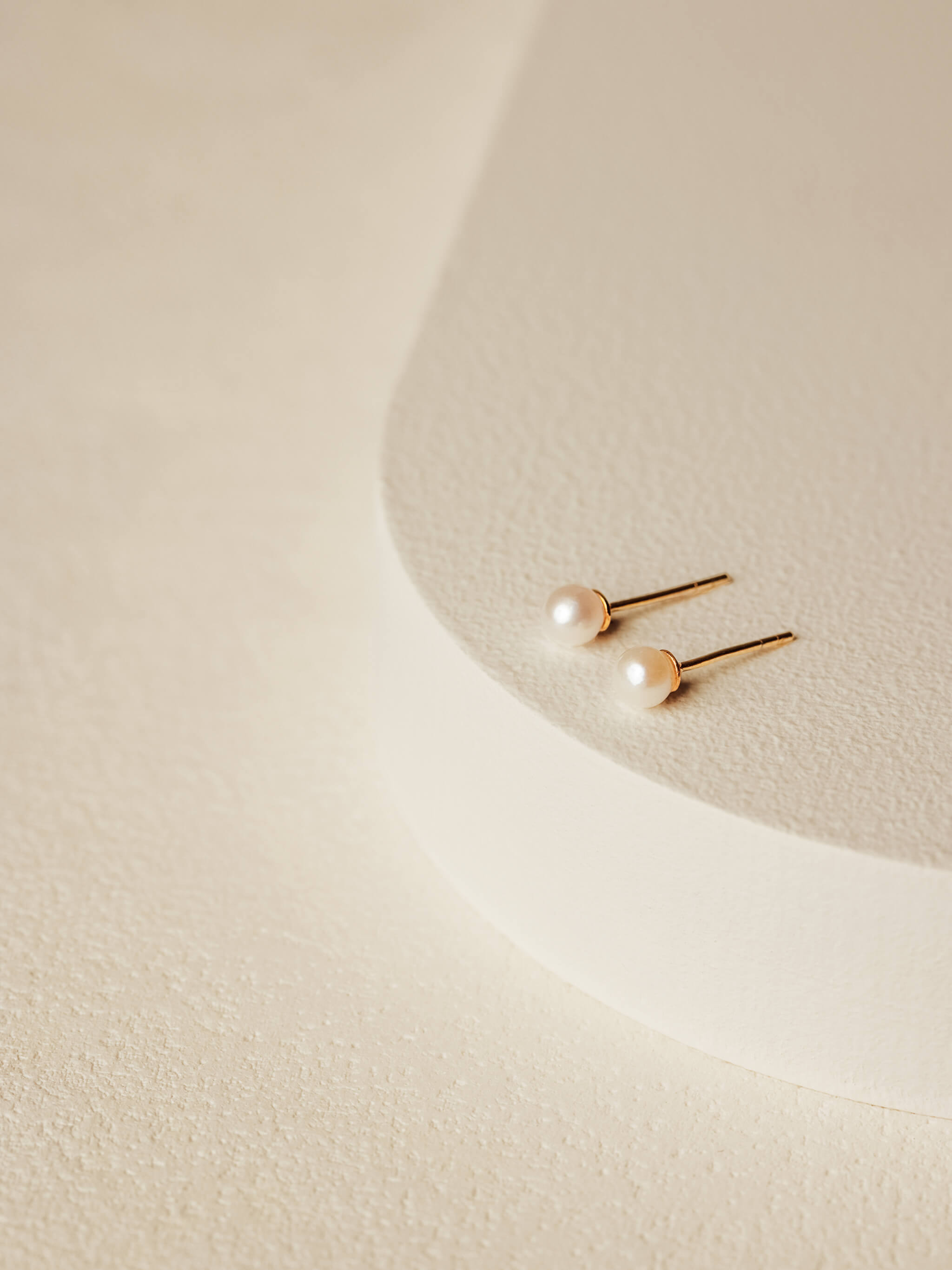 Pearl Stud Earrings in gold vermeil