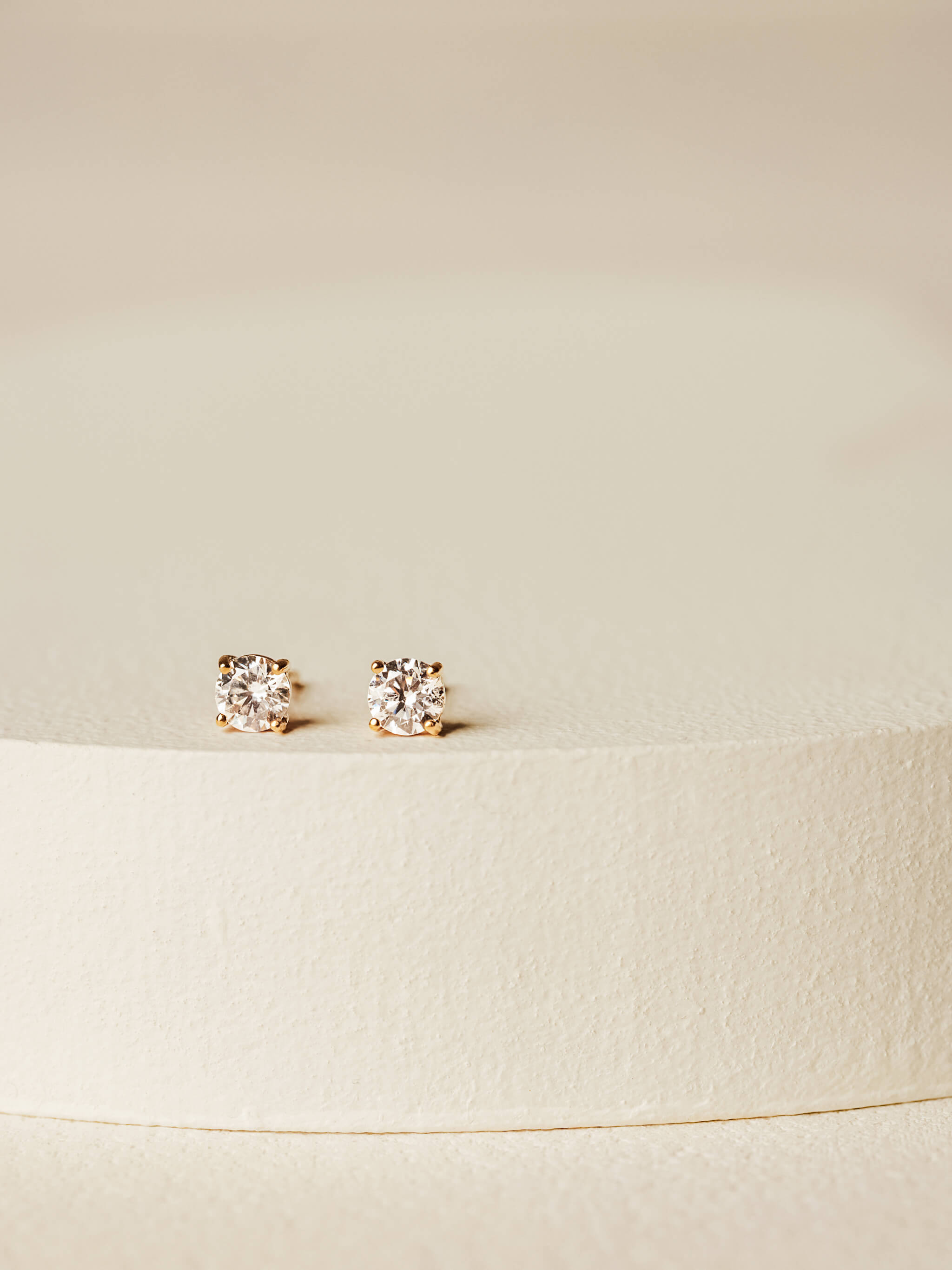 Solitaire Stud Earrings in gold vermeil