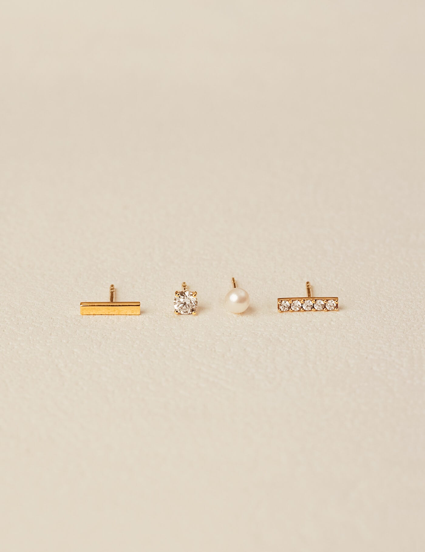 Stud earrings collection in gold vermeil