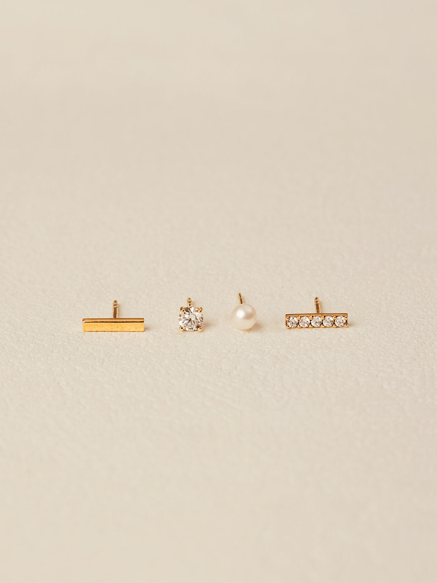 Stud earrings collection in gold vermeil