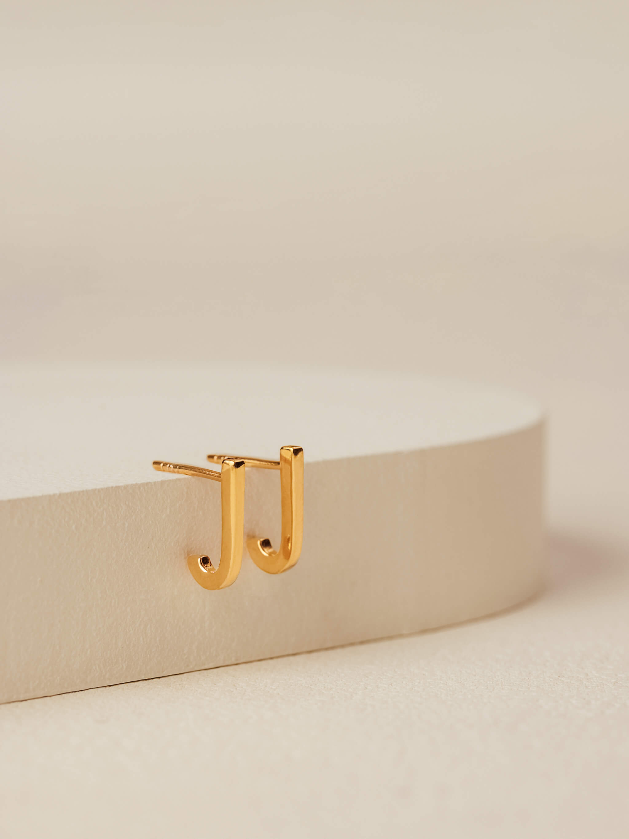 Suspend Bar Stud earrings in gold vermeil
