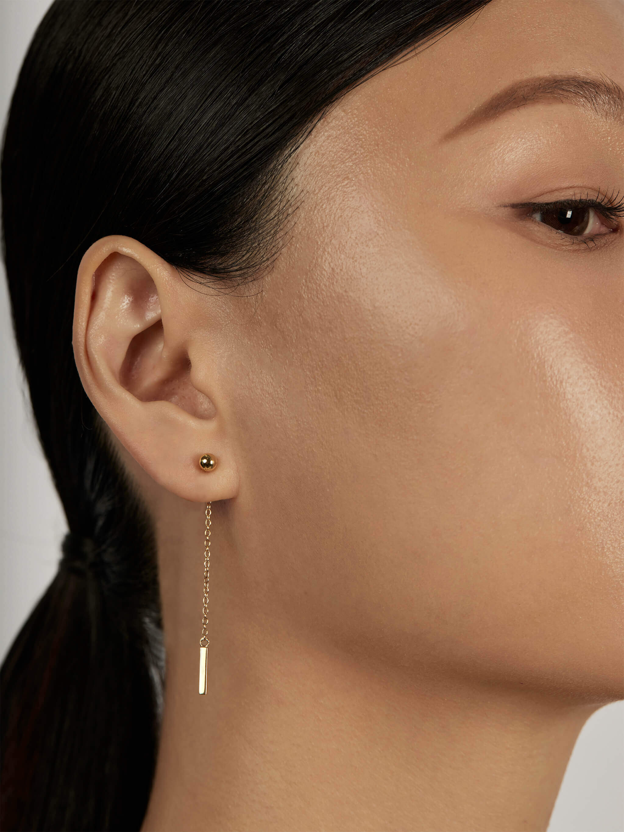 The Thread Earring Set with bar chair